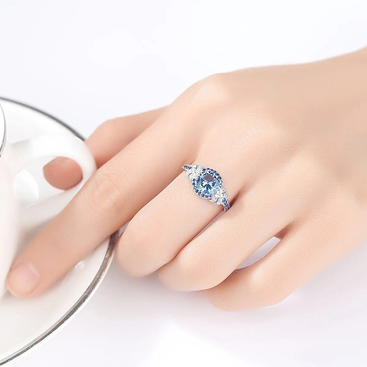 Round Engagement Ring 7*7 925 Silver High Carbon Diamond