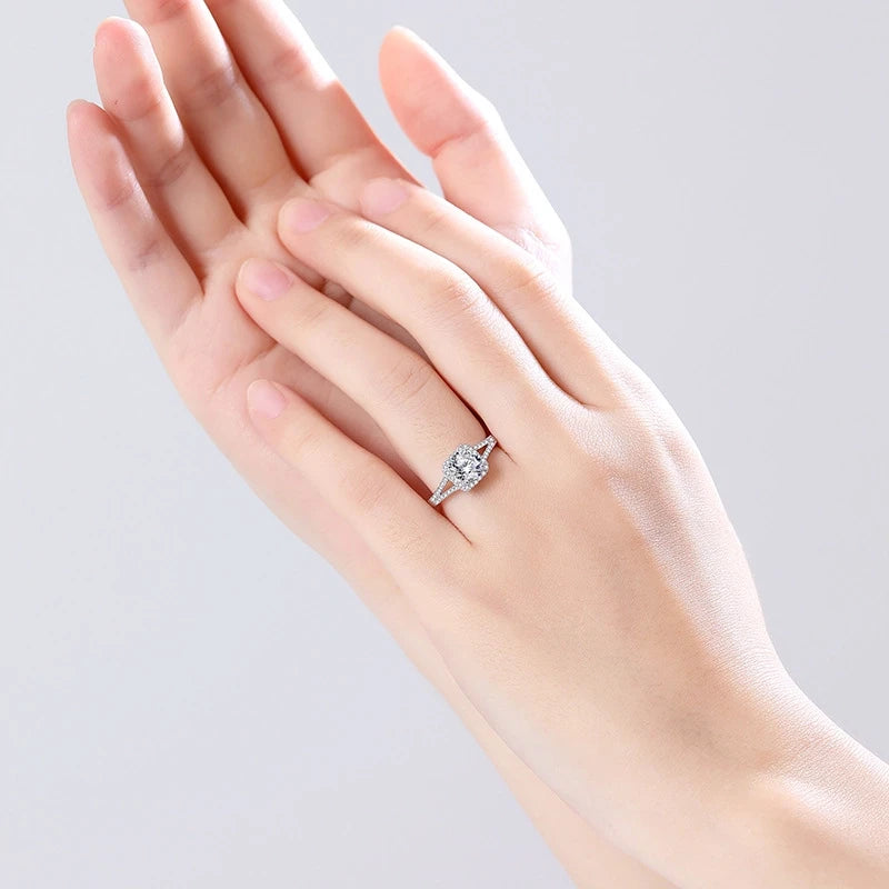 Round Engagement Ring 1ct 6.5mm 925 Silver Moissanite