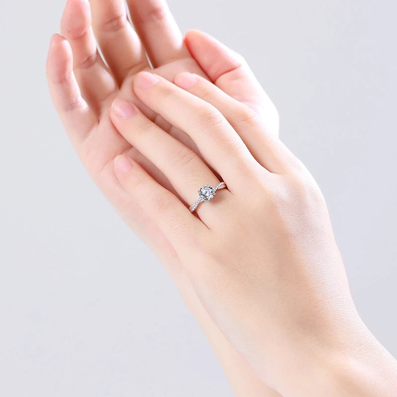 Round Engagement Ring 1ct 6.5mm 925 Silver Moissanite