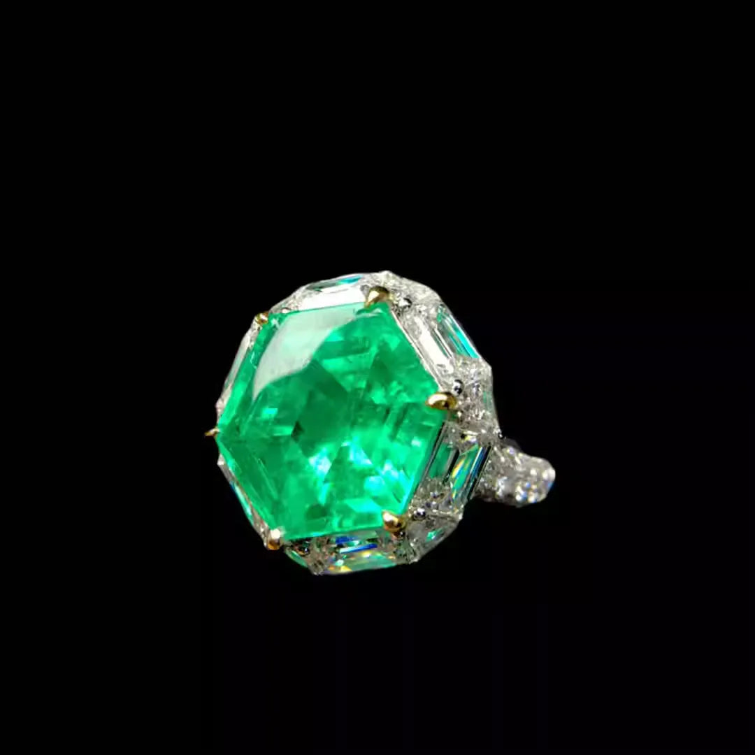 Engagement Ring 18K Gold 7.68ct Colombian Muzo Emerald Ring