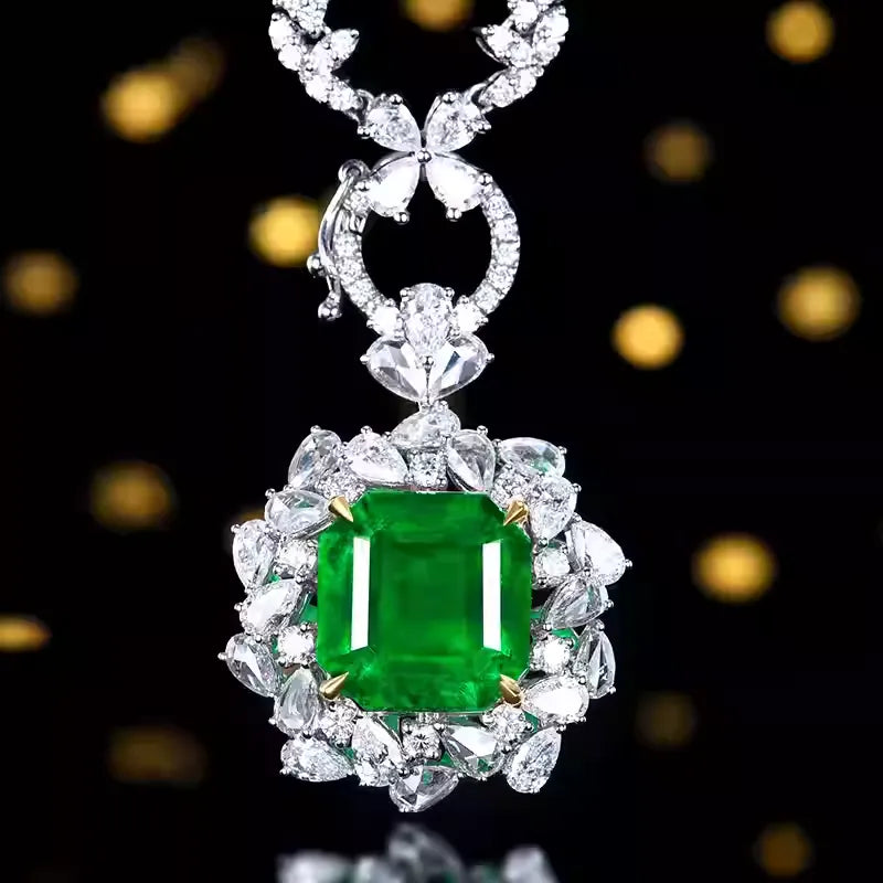 Engagement Ring18K Gold 8.1ct Colombian Emerald Ring