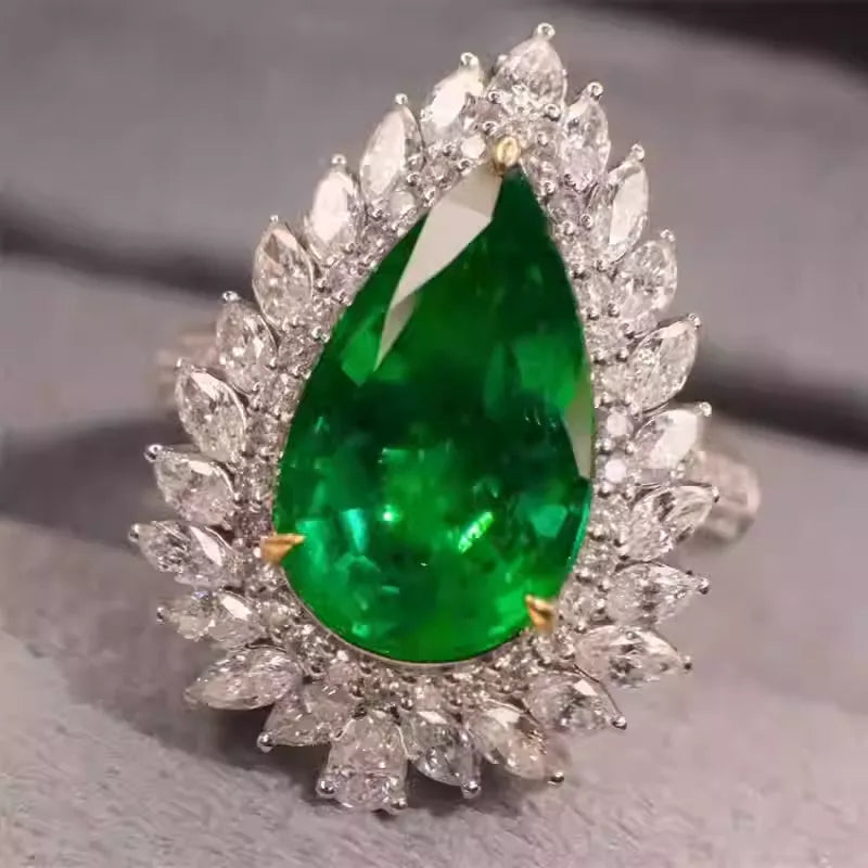 Engagement Ring 18K Gold 4.5ct Emerald Ring