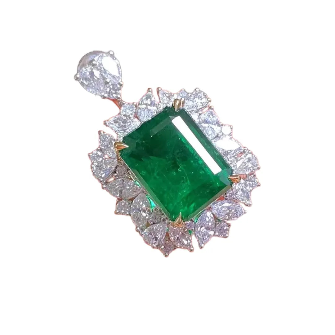 Engagement Ring 18K Gold 8.76ct Natural Emerald Ring