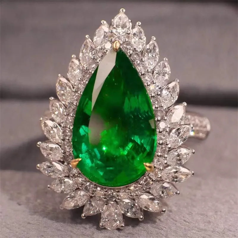 Engagement Ring 18K Gold 4.5ct Emerald Ring