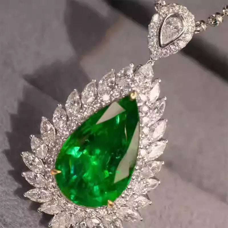 Engagement Ring 18K Gold 4.5ct Emerald Ring