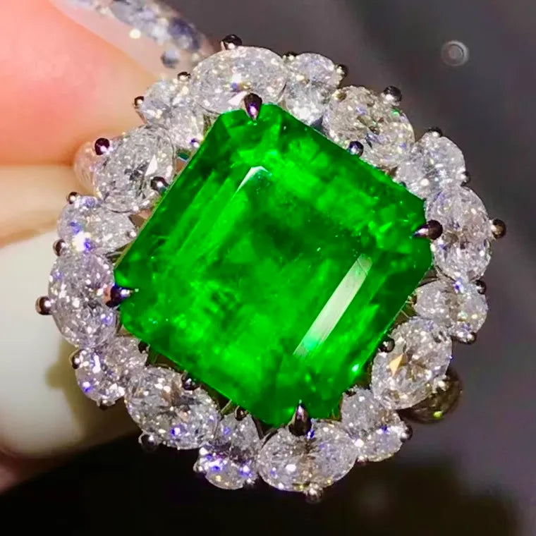 Engagement Ring 18K Gold 7.07ct Natural Emerald Ring