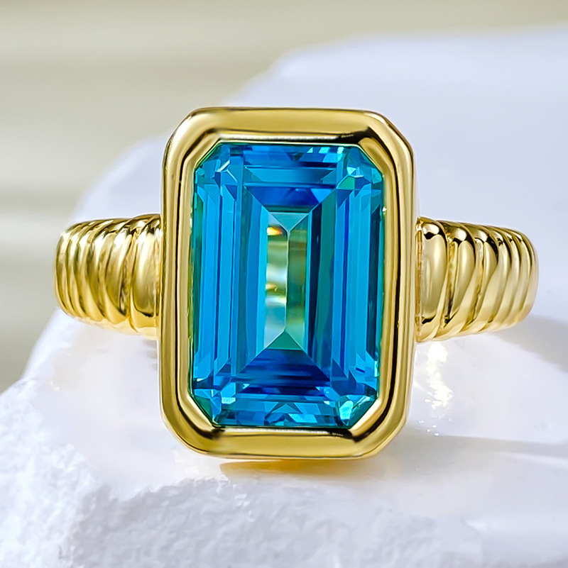 Emerald Engagement Ring 8*12 925 Silver High Carbon Diamond