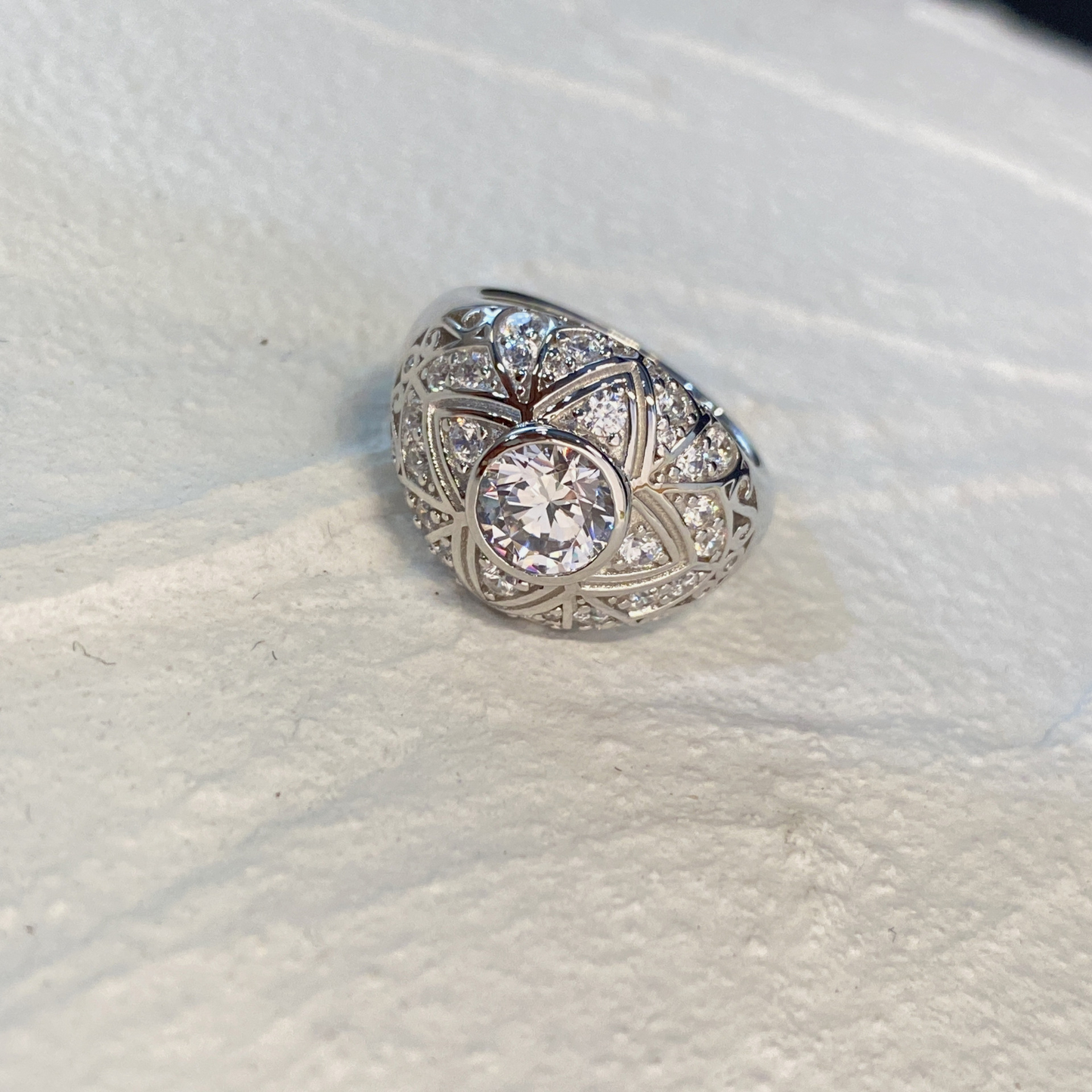 Round Engagement Ring 925 Silver High Carbon Diamond