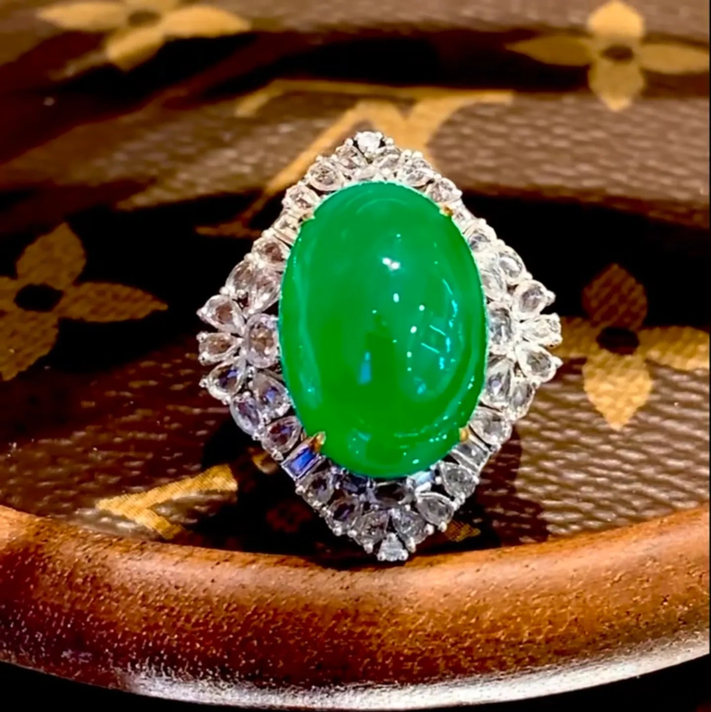 18K Gold 12.35ct High-Quality Large Carat Emerald Ring