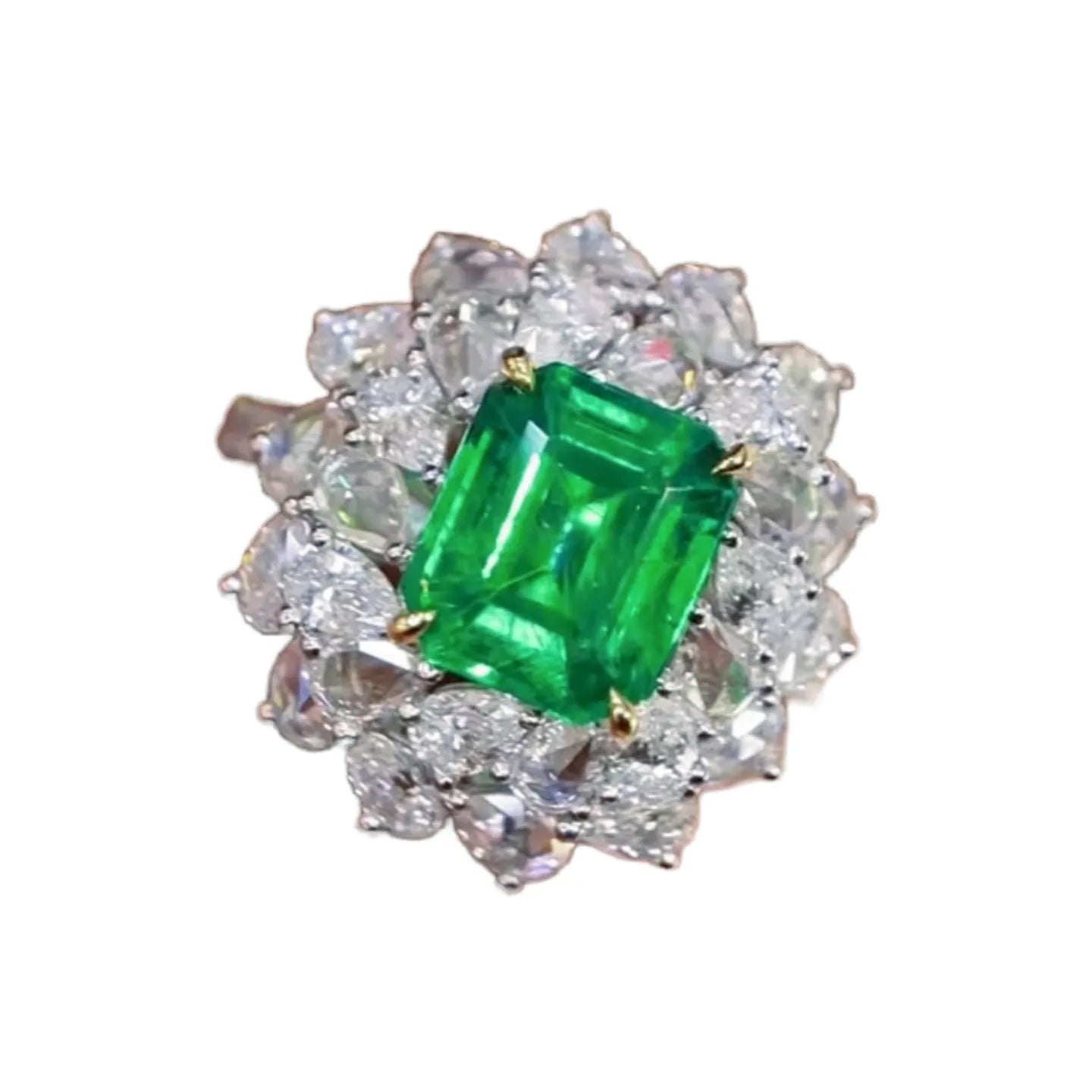 18K Gold 1.65ct Glassy Clarity Natural Emerald Ring