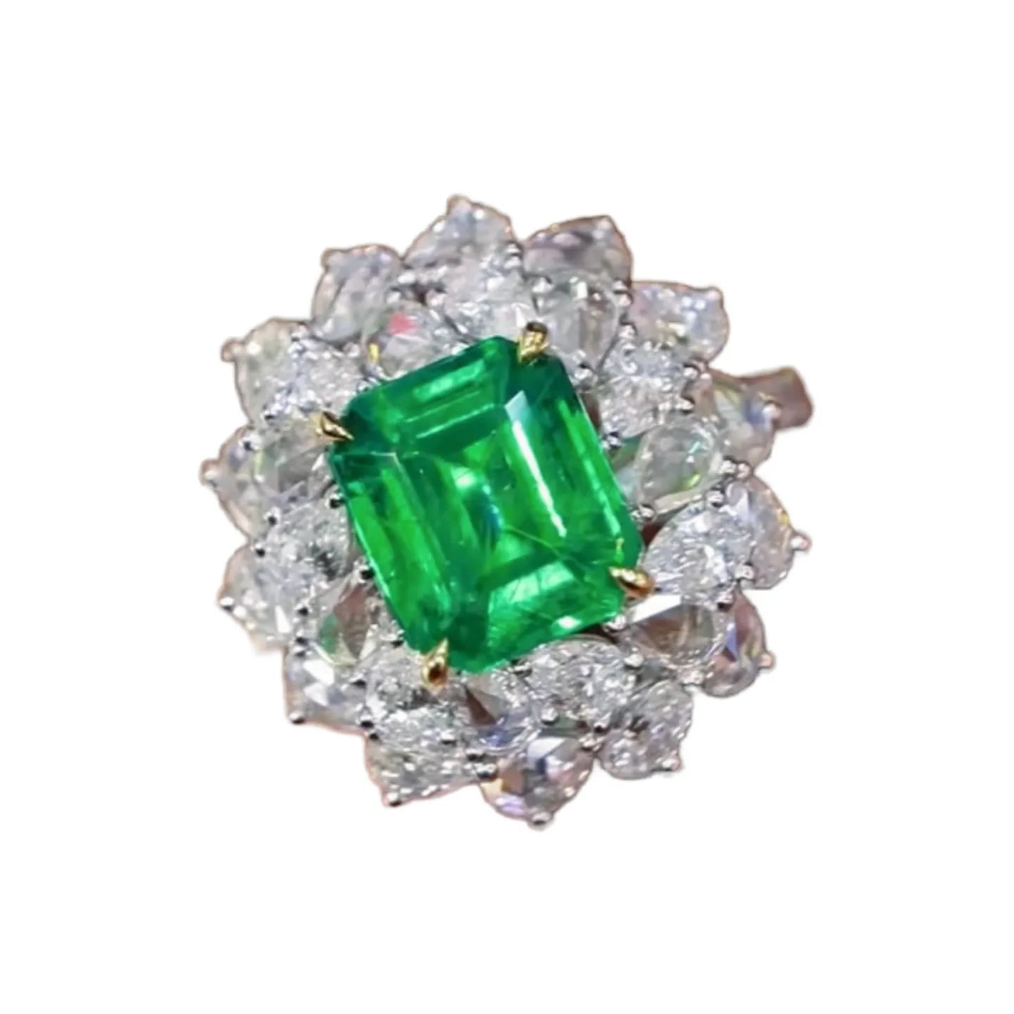 18K Gold 1.65ct Glassy Clarity Natural Emerald Ring