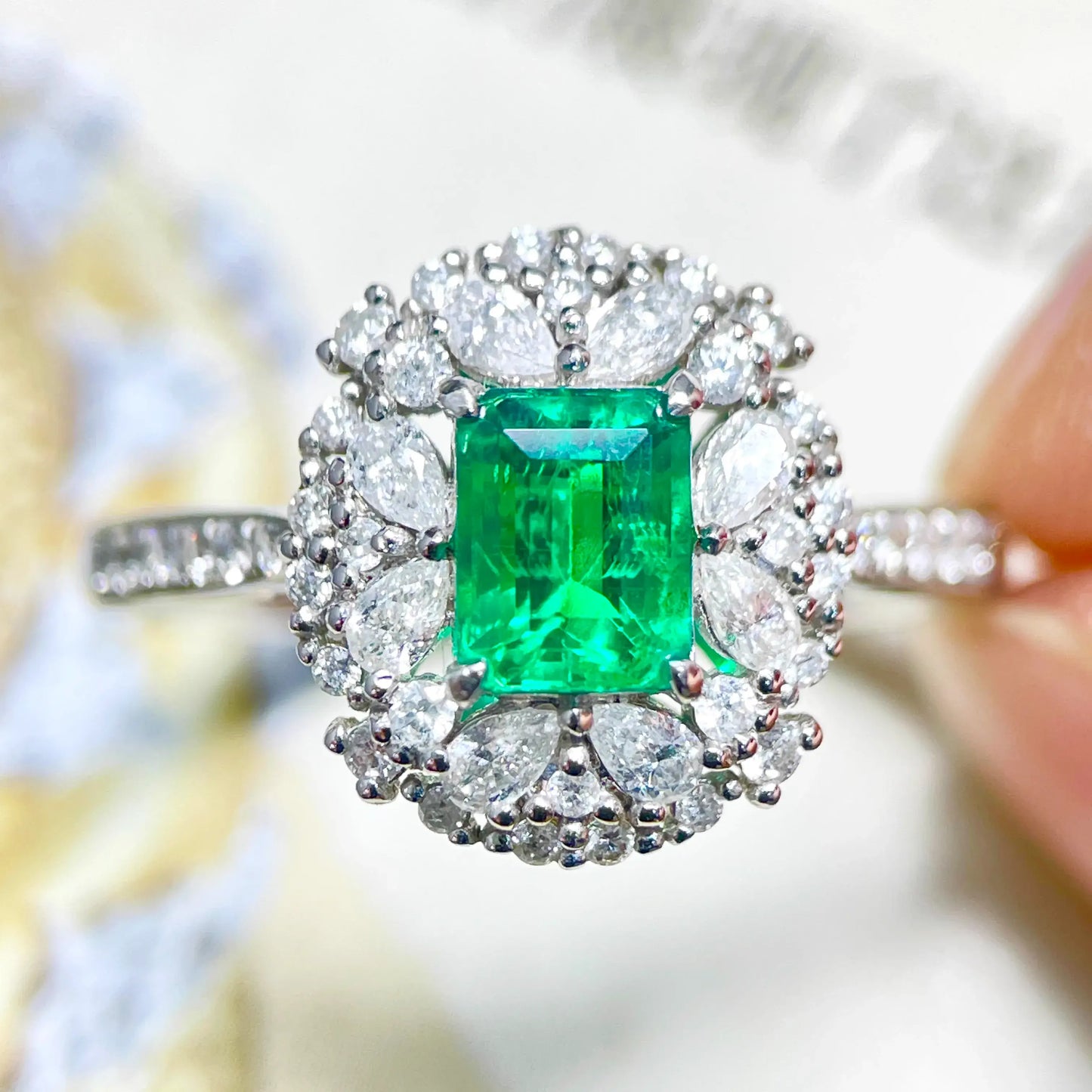 Emerald Cut 18K Gold 0.69ct Natural Warton Emerald Ring