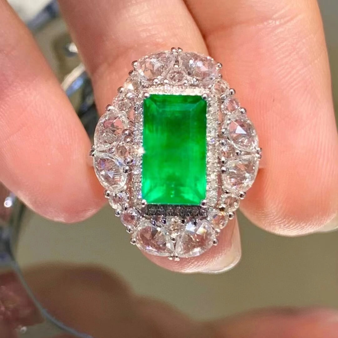 Engagement Ring 18K Gold 2.48ct Swat Emerald Ring
