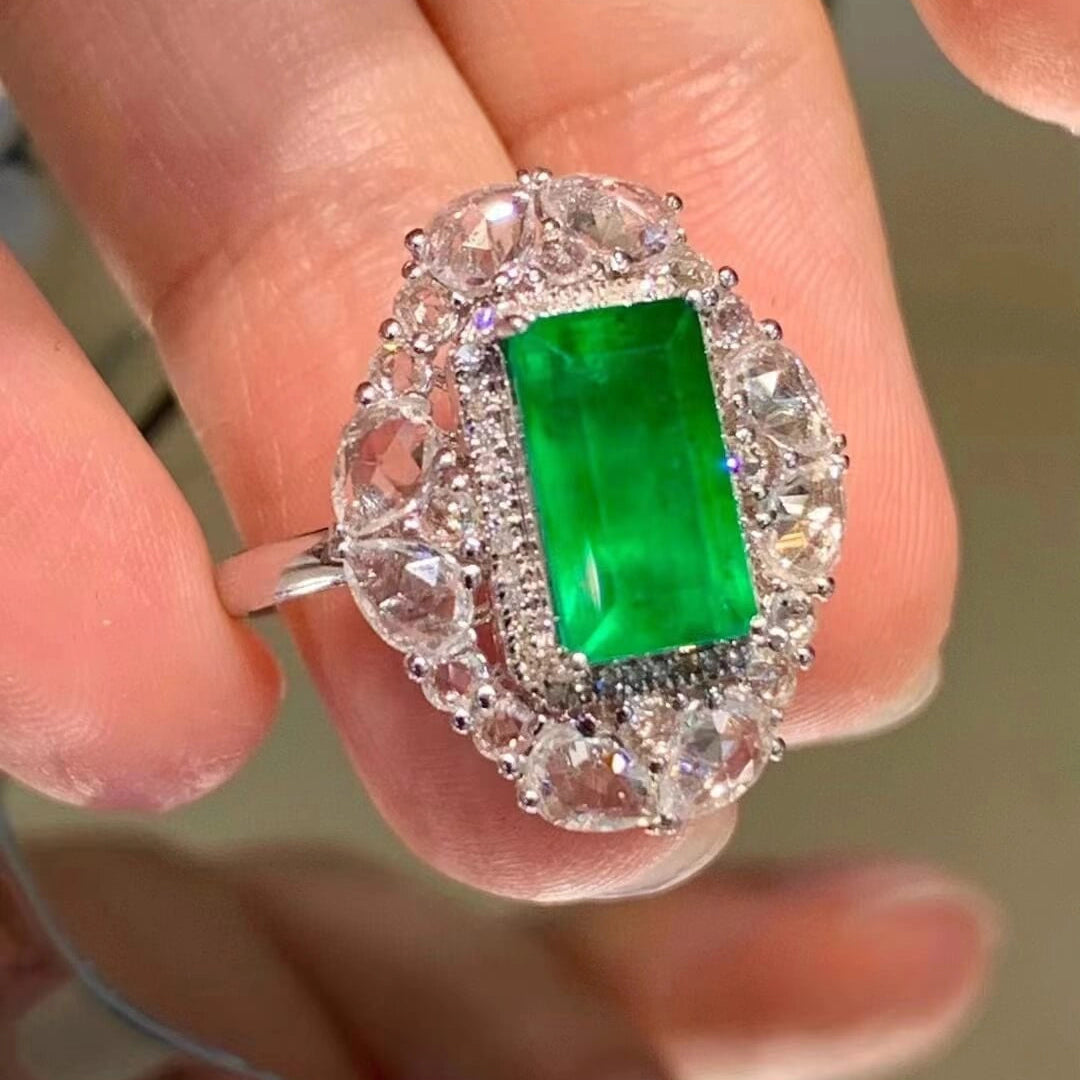 Engagement Ring 18K Gold 2.48ct Swat Emerald Ring