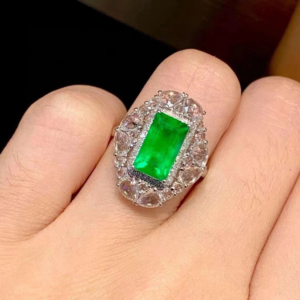 Engagement Ring 18K Gold 2.48ct Swat Emerald Ring
