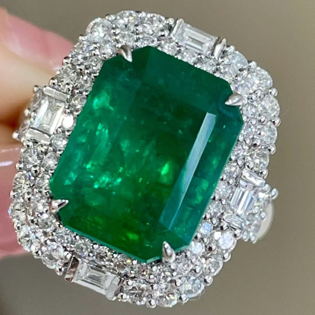 Elegant Luxury Halo Design | 18K Gold 6.00ct Emerald Diamond Engage